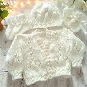 Knitted baby outfit, Baby Shower Gift, Baby Cardigan, Hand Knitted baby clothes, Coming home outfit, Unisex colours, infant knitwear