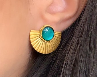 Orecchini a ventaglio in oro: gioielli geometrici in ottone fatti a mano