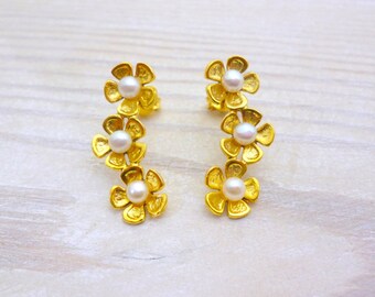 Real Pearl Flower Bridal Stud Earrings Gold Dainty, Unique Pearl Floral Bridal Earrings, Gold Pearl Wedding Earrings, Bridesmaid Gifts