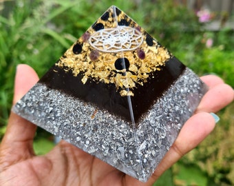 Protection Orgone Pyramid – Fluorite, Amethyst and Onyx – Protection, Grounding, Aura Balancing