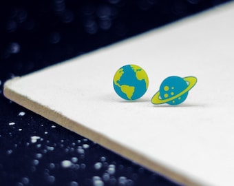 Space Ohrstecker, Planet Ohrringe, Erde Ohrstecker, Kosmische Ohrringe, Galaxy Ohrstecker, Universum Schmuck, Fernweh Schmuck, Blaue kleine Ohrringe