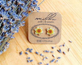 Daffodil flower earrings stud, Narcissus tiny studs, Botanical garden earrings, Dainty floral jewelry, White daffodil gift for her