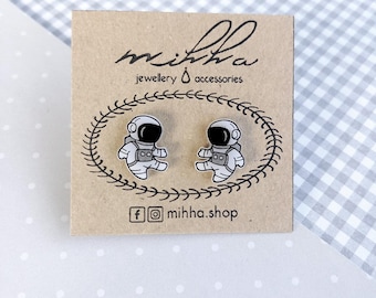 Mini Astronaut Stud Earrings • Galaxy Spaceman Studs • Tiny Space Jewelry • Planet Themed Futuristic Gifts • Cute Cosmic Accessories
