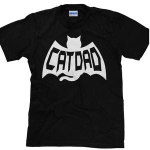 メンズ フィット 父の日 T シャツ - キャットダッド コミック ファン T シャツ - カスタム 父の日ギフト - ユニセックス コットン T シャツ - 商品 3631 - ホワイト インク