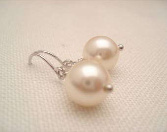 Swarovski pearl drop Earrings...White or Cream pearl, bridal jewelry, bridesmaid gift, Wedding jewelry, Bridal earrings, Mother's jewelry