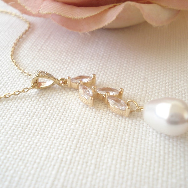 Gold Leaf Pearl Necklace...Wedding Jewelry Set, Garden wedding, Bridesmaid Gift, Marquise shape cubic zirconia leaf, Bridal Party Gift