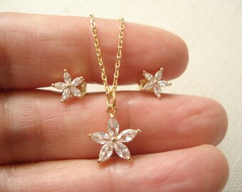 Blume Schmuck ...Gold CZ Blume Halskette, Ohrringe ...Blumenmädchen Geschenk, Brautjungfer Geschenk, zierliche Marquise Form, Brautpartygeschenk