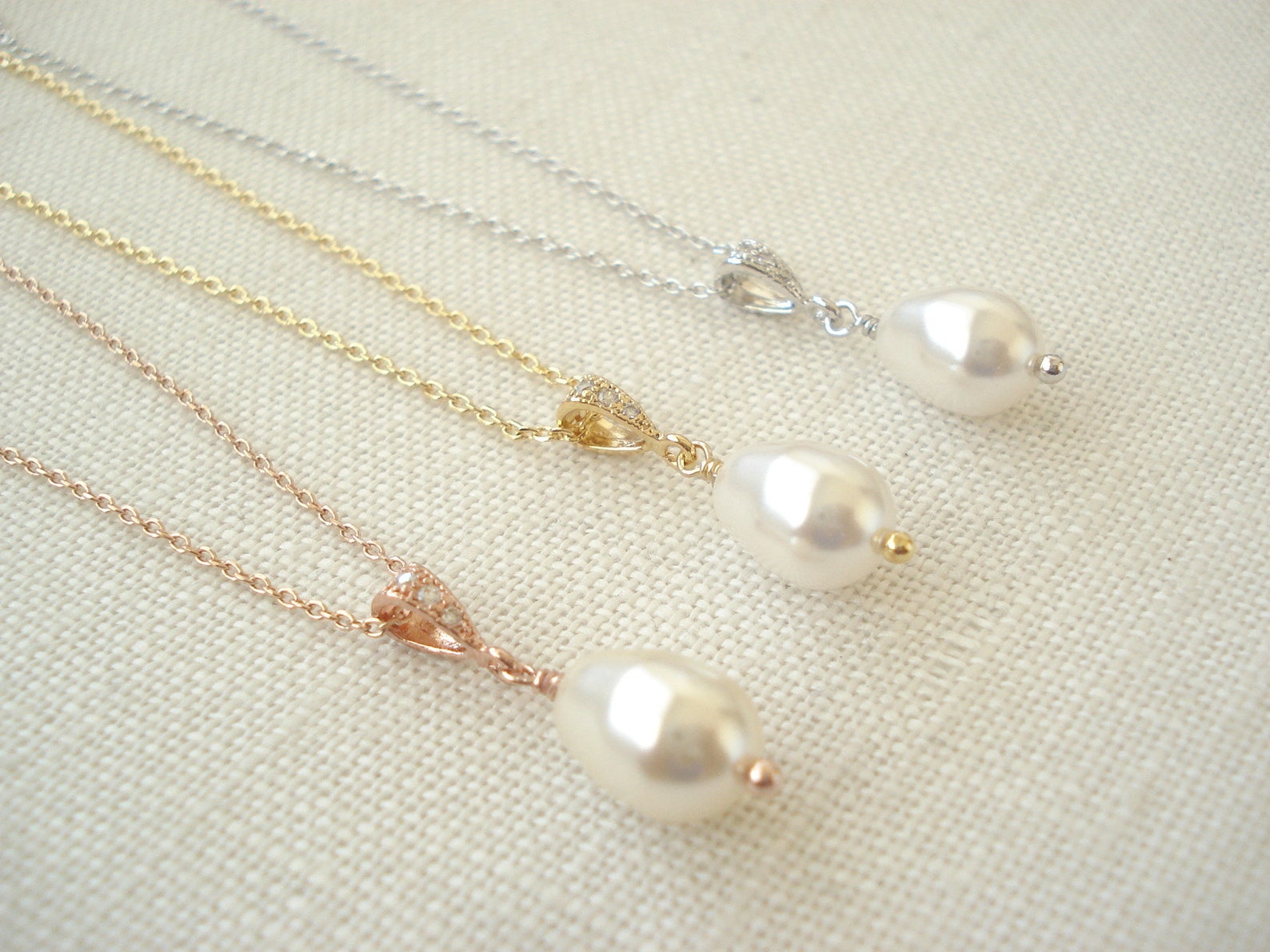 FLEURDELIS SOLITAIRE NKLC GOLD SHELL PEARL