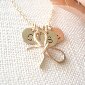 Bow Necklace...Gold filled personalized initial circle disc, wedding jewelry, bridesmaid gift, Personalized gift, Gift for her