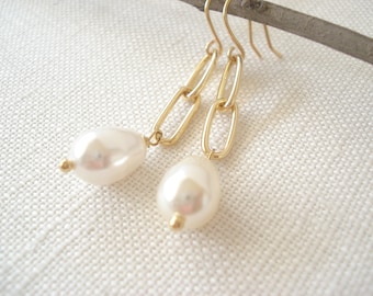Pearl Earrings...Swarovski Solitaire Pearl w/Gold or Silver Links, Bridesmaid gift, Wedding jewelry, Bridal jewelry