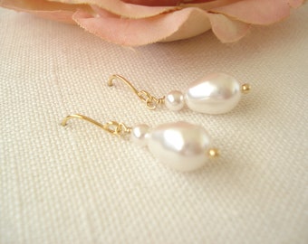 Pearl Earrings...Swarovski Solitaire Pearl w/Gold, Rose gold, Silver finish, Bridesmaid gift, Wedding jewelry, Bridal jewelry