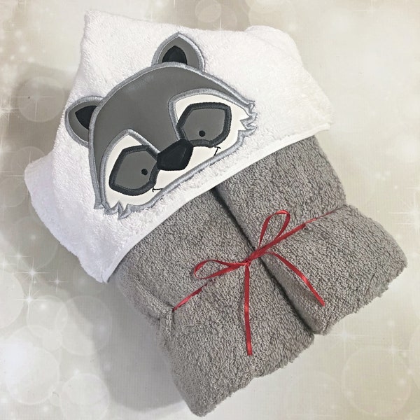 Hooded Towel - Raccoon Towel - Raccoon hooded towel - Raccoon Bath Towel - Raccoon beach Towel - Kids Hooded Towel- Personalized Towel