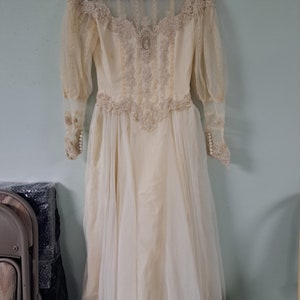 Vintage 1970s Wedding Dress