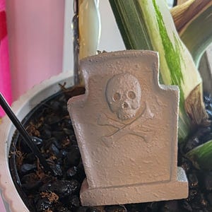 Mini Tombstones – Halloween Terrarium & Garden Decorations | Gothic Plant Décor | Spooky Plaster Accessories