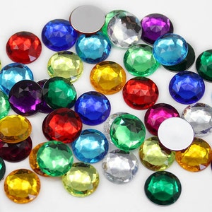 Verschiedene Farben Runde Juwelen Handwerk Edelsteine Flache Rückseite Runde Kunststoff Edelsteine Kreis Strass Verzierungen Kostüm, 25 mm, 18 mm, 15 mm