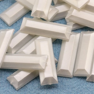 PRL nacré 22 x 7 mm. Baguette à dos plat, bijoux en acrylique en vrac de haute qualité, qualité professionnelle - 40 pièces