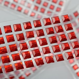 250 pièces acrylique rouge rubis bâton sur strass carrés auto-adhésifs gemmes visage bijoux d'art corporel pour le scrapbooking ou la fabrication de cartes 6 mm 8 mm