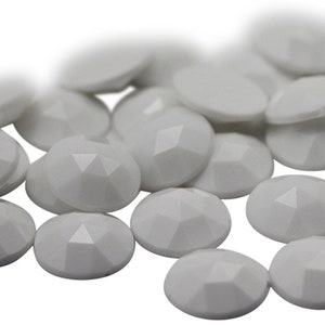 Wit krijt platte achterkant ronde acrylsteentjes Plastic cirkel edelstenen voor kostuummaken Cosplay juwelen Scrapbooking Versieringen - 3 maten
