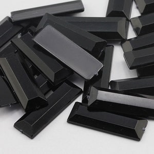 22 x 7 mm noir jais JT. Baguette à dos plat, bijoux en acrylique en vrac de haute qualité, qualité professionnelle - 40 pièces