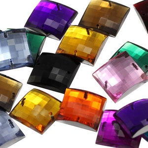 40 pezzi da 16 mm, perline quadrate piatte con retro in plastica acrilica, per lavori artigianali, strass con fori, cucito, abbellimenti per abbigliamento, costumi e cosplay.