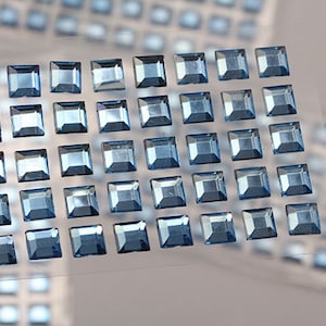 250 peças de strass quadrados adesivos acrílicos de safira azul claro, pedras preciosas faciais, joias para arte corporal para scrapbooking ou criação de cartões