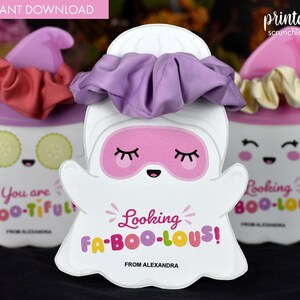 Op de afbeelding: Drie printbare spook-thema scrunchie houders met verschillende spreuken. De eerste zegt "You are BOO-TIFUL", de tweede zegt "Looking FA-BOO-LOUS!" en de derde zegt "Looking BOO-LOUS!"