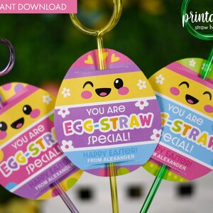 Puede incluir: Tres soportes de paja de huevo de Pascua imprimibles con una linda cara de dibujos animados y el texto "You are Egg-Straw Special! Happy Easter! From Alexander".
