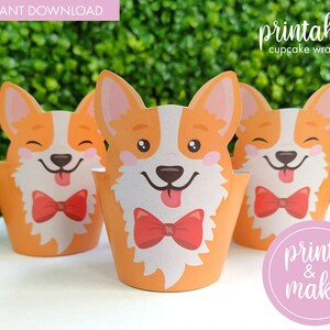 Puede incluir: Envoltorios para cupcakes imprimibles con un lindo dibujo animado de un perro corgi con una pajarita roja. Los envoltorios son de color naranja y blanco con una nariz marrón y ojos negros. El texto "envoltorios para cupcakes imprimibles" está impreso en la parte superior de la imagen.