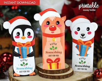 Puede incluir: Portamonedas de Navidad imprimibles con un pingüino, un reno y un oso polar. Cada portamonedas tiene un gorro de Papá Noel rojo y dice "Un pequeño algo solo para ti".