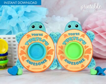 Könnte beinhalten: Druckbare Play-Doh-Karte mit einem Schildkröten-Design und dem Text "You're Turtley Awesome". Die Karte hat Platz für einen Play-Doh-Behälter.
