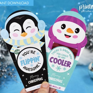 porta-cartões de presente de Natal | Suporte para cartão de presente de café de Natal para impressão | Presente do professor | Presente do funcionário | Pinguim boneco de neve com manga para cartão-presente