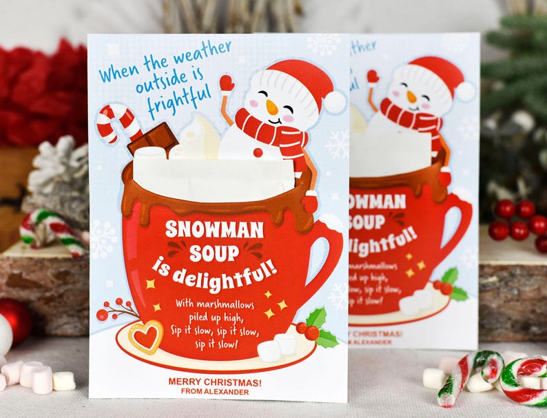 Puede incluir: Una tarjeta de Navidad roja y blanca con un mu&ntilde;eco de nieve en una taza de chocolate caliente. La tarjeta dice "Cuando el clima afuera es terrible, la sopa de mu&ntilde;eco de nieve es deliciosa!" con malvaviscos apilados en alto.  "Beba despacio, beba despacio, beba despacio!" &iexcl;Feliz Navidad! De parte de Alexander.