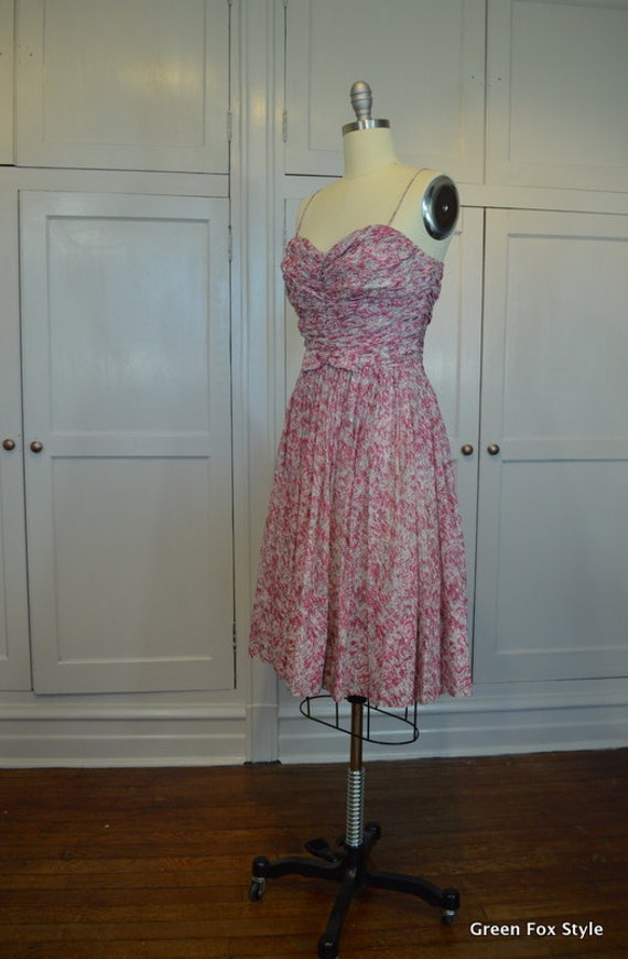 60's Sweet Dress in Pinks and White Cotton Shirre… - image 4