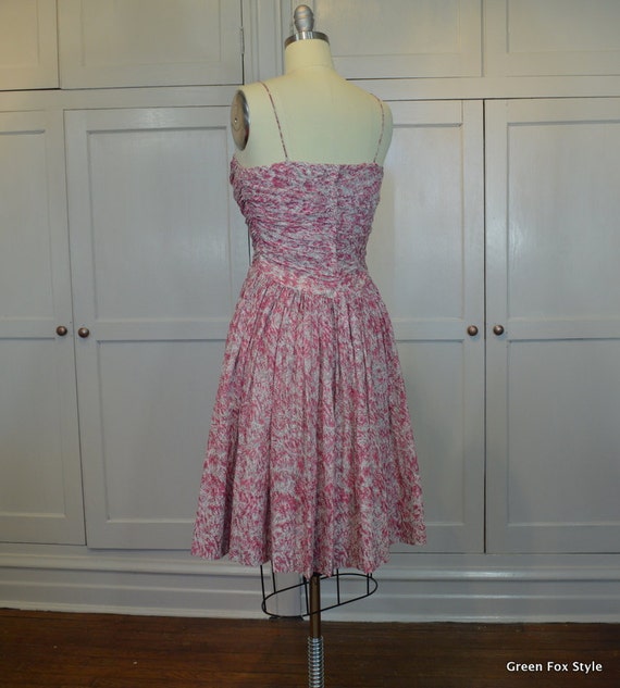 60's Sweet Dress in Pinks and White Cotton Shirre… - image 2