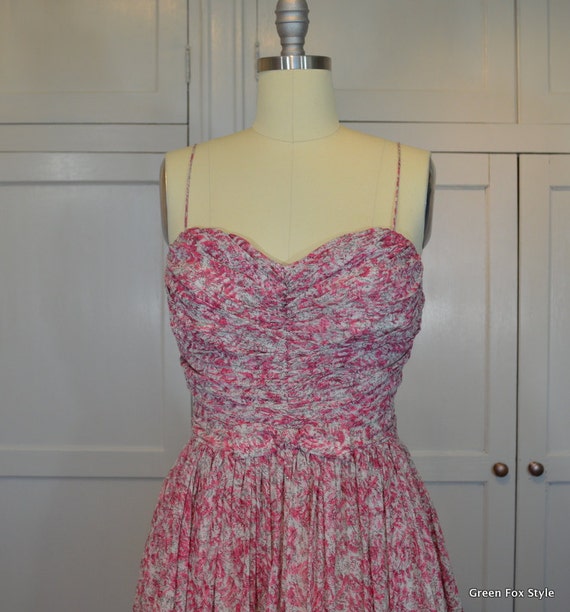 60's Sweet Dress in Pinks and White Cotton Shirre… - image 3