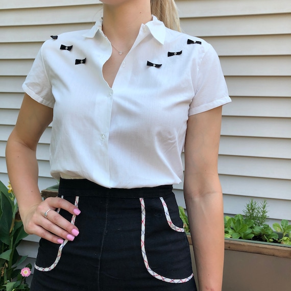 Vintage White Cotton Blouse with Black Bow and Rh… - image 1