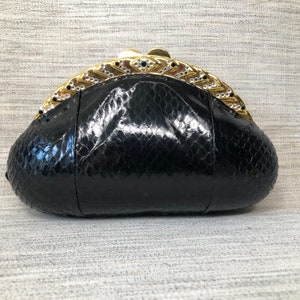 Bolso compacto convertible de piel de serpiente negra de Rachel and Co.