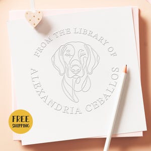 Meilleur cadeau pour les amateurs de lecture - EMBOSSER LIVRE PERSONNALISÉ avec votre choix de chien et de police - From The Library Of, Ex Libris, Dog Mom Stamp 131