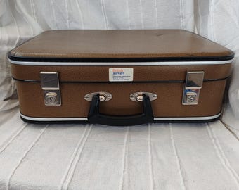 Maleta Cheney vintage. Maleta rígida de fabricación británica.