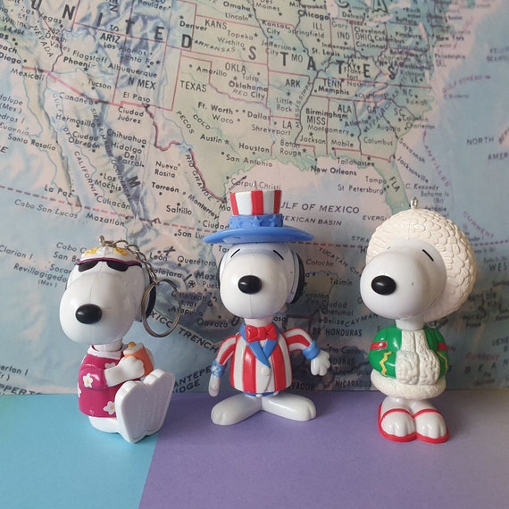 Vintage Snoopy Hawaii World Outfits McDonalds 1999 - image 3