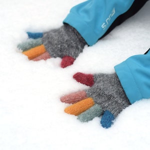Guantes de alpaca y lana con dedos de arco iris, guantes de invierno para niños o adultos tejidos a mano, guantes grises hechos a pedido