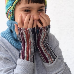 Mitaines sans doigts en laine pour enfants à rayures grises, bordeaux et brunes, mitaines sans doigts en laine, chauffe-poignets de printemps pour enfants ou adultes image 2