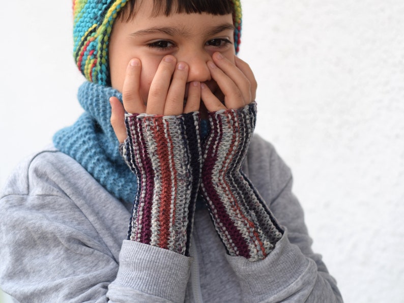 Mitaines sans doigts en laine pour enfants à rayures grises, bordeaux et brunes, mitaines sans doigts en laine, chauffe-poignets de printemps pour enfants ou adultes image 2