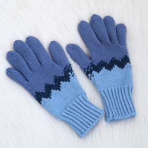 Guantes de lana azul tejidos a mano con patrón de chevron, guantes de invierno hechos a pedido.