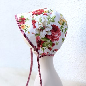 Baby Sonnenhut mit roten und gelben Blumen, klassische Vintage-Stil dünne Baumwollmütze mit Schirm, Größe 3-6 Monate und 6-12 Monate sofort lieferbar