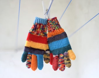 Gants d'hiver en laine à rayures pour enfants aux couleurs uniques, gants « laids » pour enfant artistique, prêts à être expédiés en taille enfant de 3 à 5 ans