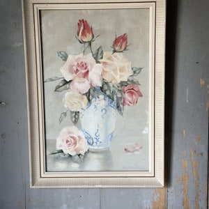 A lovely mid-20th century oil on canvas board painting of pink roses in a Chinese blue and white vase image 1