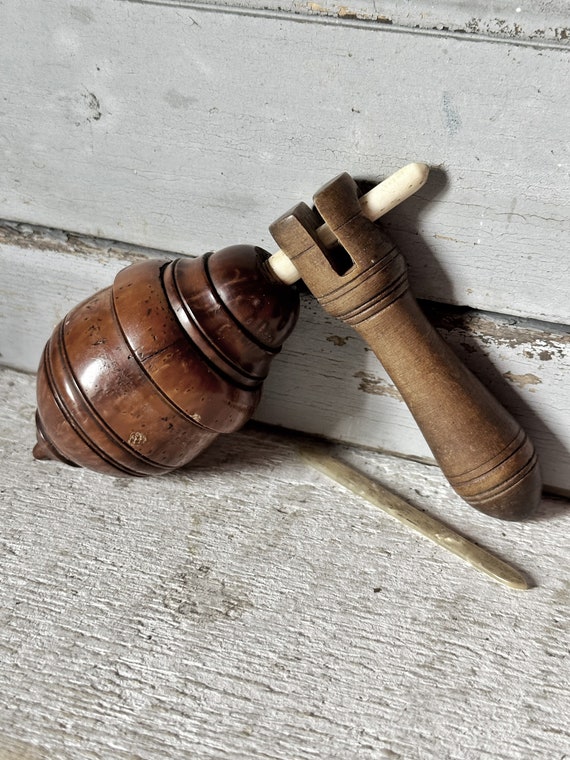 Antique 19th C Coquilla Nut Humming Spinning Top With Rosewood