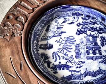 A vintage carved wooden butter tray with Ironstone Willow pattern butter pat dish