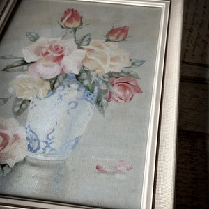 A lovely mid-20th century oil on canvas board painting of pink roses in a Chinese blue and white vase image 5